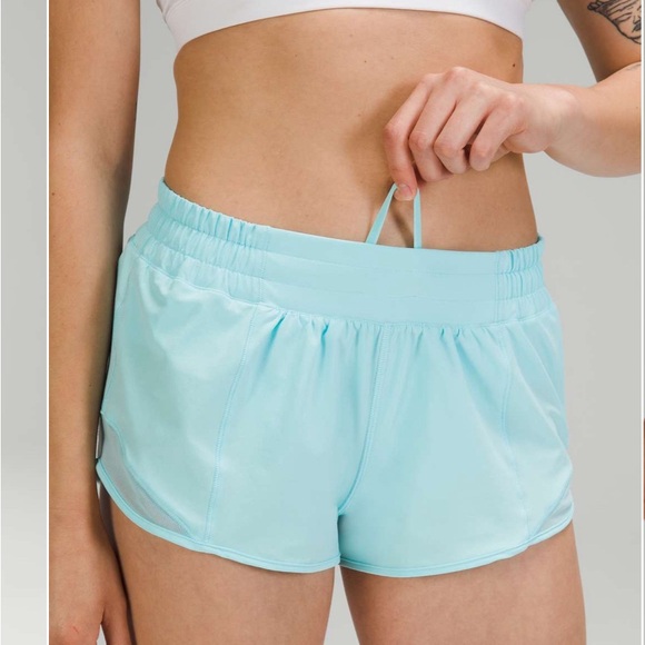 Lululemon Hotty Hot Lowrise 2.5” Icing Blue shorts - Picture 1 of 7